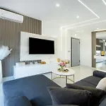 Rhodes Center Luxury Suite