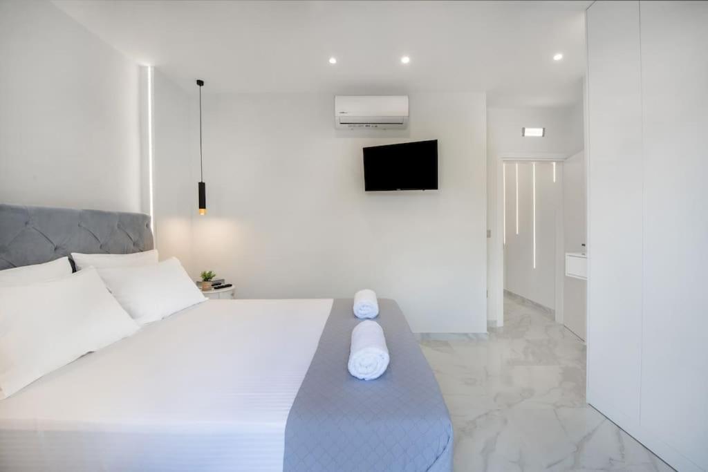 Rhodes Center Luxury