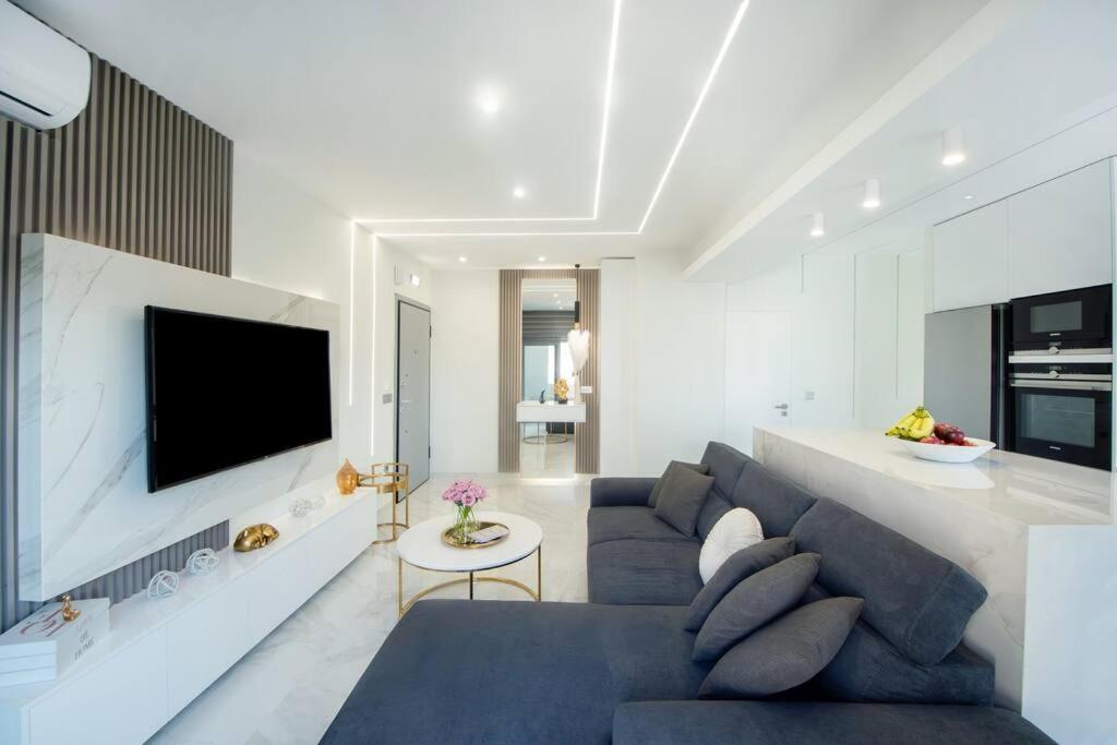 Rhodes Center Luxury